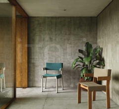 Стул с подлокотниками Band armchair aluminium фабрика Kettal