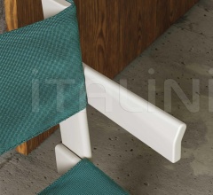 Стул с подлокотниками Band armchair aluminium фабрика Kettal