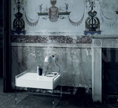 Итальянские Спальни - Тумбочка Float Итальянские Спальни - Тумбочка Float фабрика Glas italia