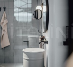 Зеркало Revolving Moon фабрика Agape