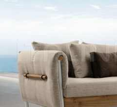 Кресло DOMINO LIVING ARMCHAIR Кресло DOMINO LIVING ARMCHAIR фабрика Talenti