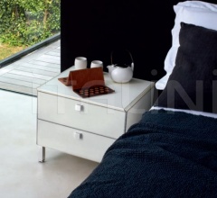 Тумбочка Piu Notte Тумбочка Piu Notte фабрика Poltrona Frau