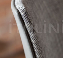 Стул с подлокотниками Jeff Стул с подлокотниками Jeff фабрика Poltrona Frau