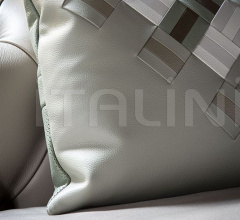 Подушка Journey фабрика Poltrona Frau