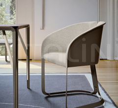 Стул с подлокотниками Milano chair фабрика Turri