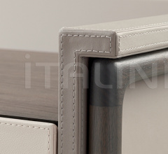 Тумбочка Vine bedside table фабрика Turri