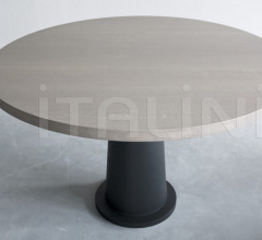 Стол обеденный KOPS ROUND TABLE WITH STEEL BASE Стол обеденный KOPS ROUND TABLE WITH STEEL BASE фабрика Van Rossum