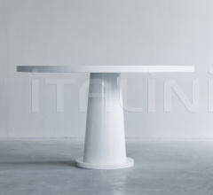 Стол обеденный KOPS ROUND TABLE WITH STEEL BASE Стол обеденный KOPS ROUND TABLE WITH STEEL BASE фабрика Van Rossum