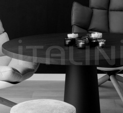 Стол обеденный KOPS ROUND TABLE WITH STEEL BASE Стол обеденный KOPS ROUND TABLE WITH STEEL BASE фабрика Van Rossum