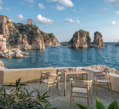 Итальянские Уличная мебель - Стул с подлокотниками Kilt in teak фабрика Ethimo