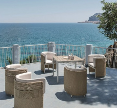 Итальянские Уличная мебель - Стул с подлокотниками Esedra Dining armchair фабрика Ethimo