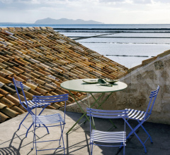 Итальянские Уличные столы - Стол обеденный Flower round table 60cm Итальянские Уличные столы - Стол обеденный Flower round table 60cm фабрика Ethimo